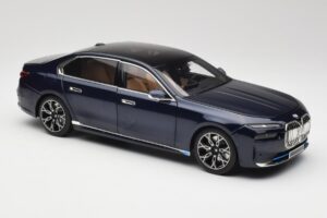BMW i7 G70 Blue Metallic Minichamps 1:18 110023202 Metal - imagen 6 de 8