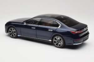 BMW i7 G70 Blue Metallic Minichamps 1:18 110023202 Metal - imagen 7 de 8