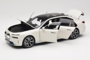 BMW i7 G70 White Metallic Minichamps 1:18 110023200 Metal - imagen 2 de 8