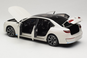 BMW i7 G70 White Metallic Minichamps 1:18 110023200 Metal - imagen 5 de 8