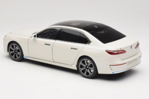 BMW i7 G70 White Metallic Minichamps 1:18 110023200 Metal - imagen 7 de 8