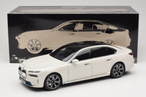 BMW i7 G70 White Metallic Minichamps 1:18 110023200 Metal - imagen 8 de 8