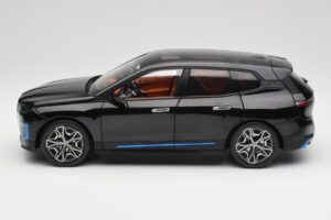 BMW iX Sapphire Black Minichamps 1:18 110023101 Metal - imagen 4 de 8