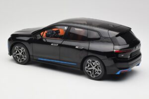 BMW iX Sapphire Black Minichamps 1:18 110023101 Metal - imagen 7 de 8