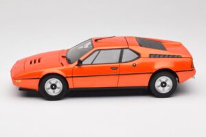 BMW M1 Naranja Minichamps 1:18 80432411549 Metal - imagen 4 de 8