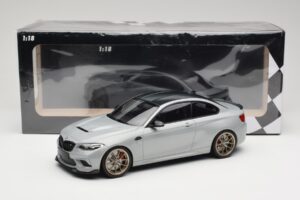 BMW M2 CS F87 Plata con llantas doradas Minichamps 1:18 155021028 Metal - imagen 6 de 6