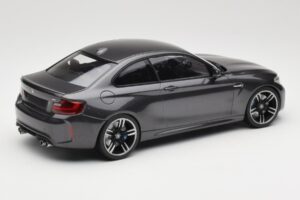 BMW M2 F87 Grey Metallic Minichamps 1:18 155026102 Metal - imagen 2 de 6