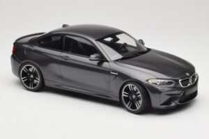 BMW M2 F87 Grey Metallic Minichamps 1:18 155026102 Metal - imagen 4 de 6