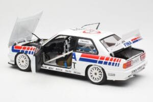 BMW M3 E30 #7 Fina J. Cecotto DTM 1992 AUTOart 1:18 89246 Metal - imagen 4 de 7