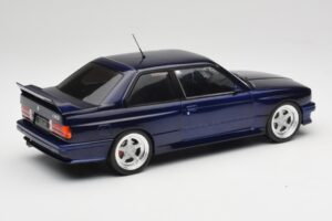 BMW M3 E30 Macau Blue IXO 1:18 18CMC122 Metal - imagen 2 de 6