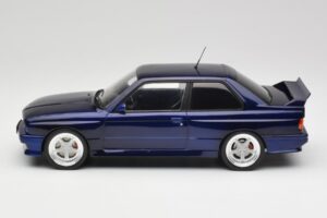 BMW M3 E30 Macau Blue IXO 1:18 18CMC122 Metal - imagen 3 de 6