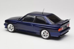 BMW M3 E30 Macau Blue IXO 1:18 18CMC122 Metal - imagen 5 de 6