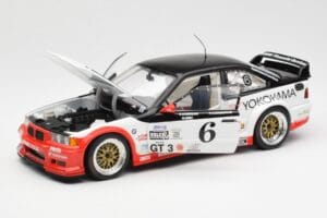 BMW M3 E36 GTR #0 B. Auberlen / M. Simo / P. Cunningham Daytona 24 Hours 1998 UT Models 1:18 39816 Metal - imagen 2 de 8