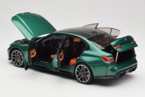 BMW M3 G80 Isle of Man Green Minichamps 1:18 113020203 Metal - imagen 5 de 8