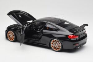 BMW M4 F82 GTS Sapphire Black Metallic Minichamps 1:18 110025220 Metal - imagen 5 de 8