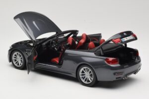 BMW M4 F83 Descapotable Mineral Grey Paragon 1:18 80432339610 Metal - imagen 5 de 8