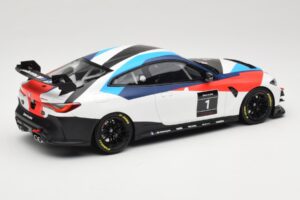 BMW M4 G82 GT4 #1 Presentation 2022 Otto 1:18 OT1228 Resina - imagen 2 de 6