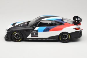 BMW M4 G82 GT4 #1 Presentation 2022 Otto 1:18 OT1228 Resina - imagen 3 de 6