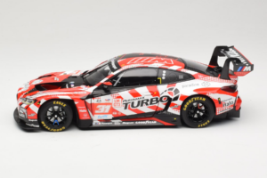 BMW M4 GT3 LMGT3 #31 D. Leung / S. Gelael / A. Farfus Team WRT 2nd Place 24 Hours of Le Mans 2024 Minichamps 1:18 113242431 M - imagen 4 de 8