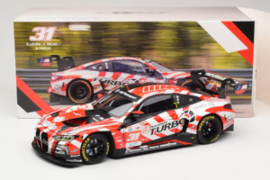 BMW M4 GT3 LMGT3 #31 D. Leung / S. Gelael / A. Farfus Team WRT 2nd Place 24 Hours of Le Mans 2024 Minichamps 1:18 113242431 M - imagen 8 de 8