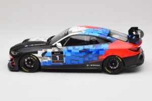 BMW M4 GT4 #1 Presentation 2024 Otto 1:18 OT1125 Resina - imagen 3 de 6