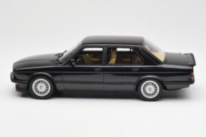 BMW M5 E28 Diamond Negro Otto 1:18 OT184 Resina - imagen 3 de 6