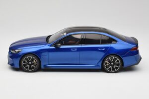 BMW M5 G90 Marina Bay Blue Metallic GT Spirit 1:18 GT507 Resina - imagen 3 de 6