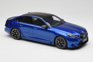 BMW M5 G90 Marina Bay Blue Metallic GT Spirit 1:18 GT507 Resina - imagen 4 de 6