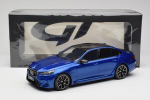 BMW M5 G90 Marina Bay Blue Metallic GT Spirit 1:18 GT507 Resina - imagen 6 de 6