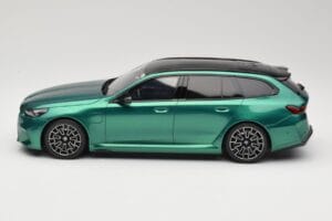 BMW M5 G99 Competition Touring Isle of Man Green GT Spirit 1:18 GT509 Resina - imagen 3 de 6