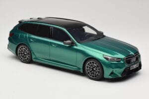 BMW M5 G99 Competition Touring Isle of Man Green GT Spirit 1:18 GT509 Resina - imagen 4 de 6