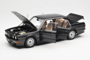 BMW M535i E28 Diamond Negro AUTOart 1:18 75162 Metal - imagen 2 de 8