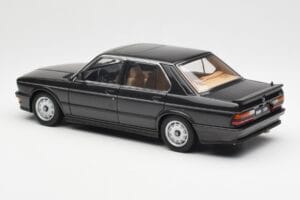 BMW M535i E28 Diamond Negro AUTOart 1:18 75162 Metal - imagen 7 de 8
