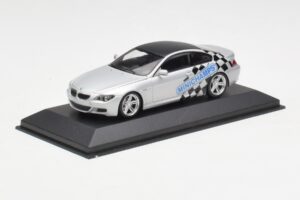 BMW M6 E63 IAA Frankfurt Plata Minichamps 1:43 M6001 Metal - imagen 2 de 4