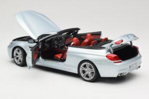 BMW M6 F12 Descapotable Silverstone Silver Paragon 1:18 8043225656 Metal - imagen 5 de 8