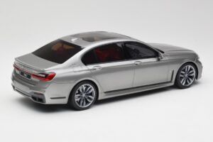 BMW M760i G12 V12 Final Edition Gris GT Spirit 1:18 GT478 Resina - imagen 2 de 6
