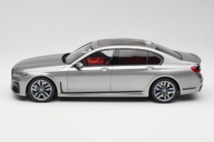 BMW M760i G12 V12 Final Edition Gris GT Spirit 1:18 GT478 Resina - imagen 3 de 6