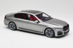 BMW M760i G12 V12 Final Edition Gris GT Spirit 1:18 GT478 Resina - imagen 4 de 6