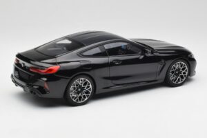BMW M8 F92 Negro Zafiro Minichamps 1:18 110029021 Metal - imagen 3 de 8