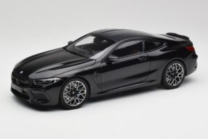 BMW M8 F92 Negro Zafiro Minichamps 1:18 110029021 Metal