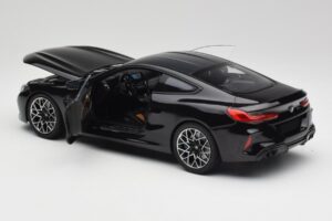 BMW M8 F92 Negro Zafiro Minichamps 1:18 110029021 Metal - imagen 5 de 8