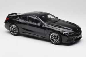 BMW M8 F92 Negro Zafiro Minichamps 1:18 110029021 Metal - imagen 6 de 8
