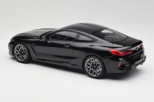 BMW M8 F92 Negro Zafiro Minichamps 1:18 110029021 Metal - imagen 7 de 8