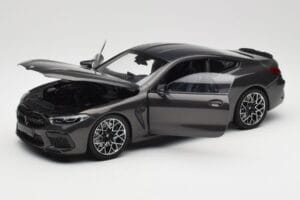 BMW M8 F92 Grey Metallic Minichamps 1:18 110029022 Metal - imagen 2 de 8