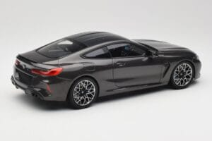 BMW M8 F92 Grey Metallic Minichamps 1:18 110029022 Metal - imagen 3 de 8