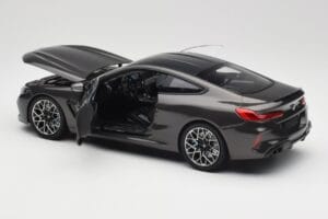 BMW M8 F92 Grey Metallic Minichamps 1:18 110029022 Metal - imagen 5 de 8