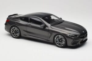 BMW M8 F92 Grey Metallic Minichamps 1:18 110029022 Metal - imagen 6 de 8