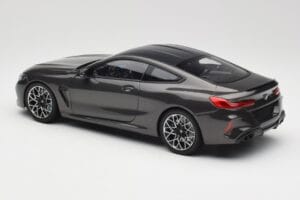 BMW M8 F92 Grey Metallic Minichamps 1:18 110029022 Metal - imagen 7 de 8
