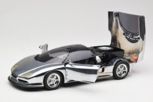 BMW Nazca M12 Chrome Silver Revell 1:18 08916 Metal - imagen 2 de 8