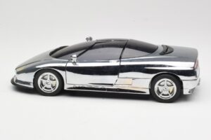 BMW Nazca M12 Chrome Silver Revell 1:18 08916 Metal - imagen 4 de 8
